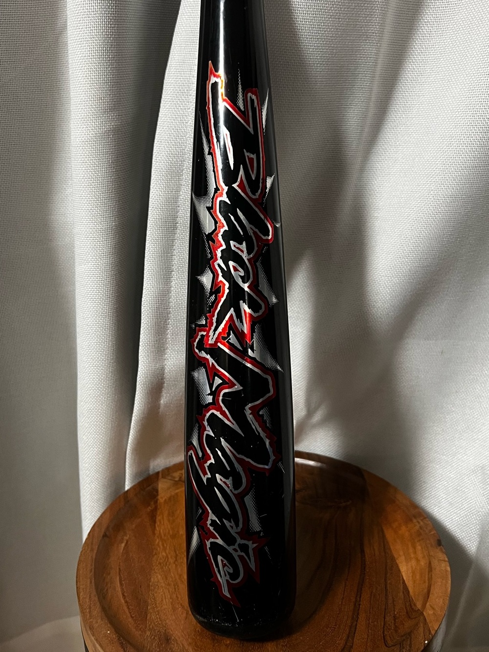 Easton Black Magic Baseball Bat 32 In 29 oz 2 5/8 in Barrel Mdl BK23
